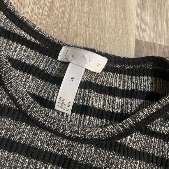 Leith NWT Cropped Top Short Sleeve Stonehenge Gray, Size Medium, MSRP $44 - Picture 3 of 8